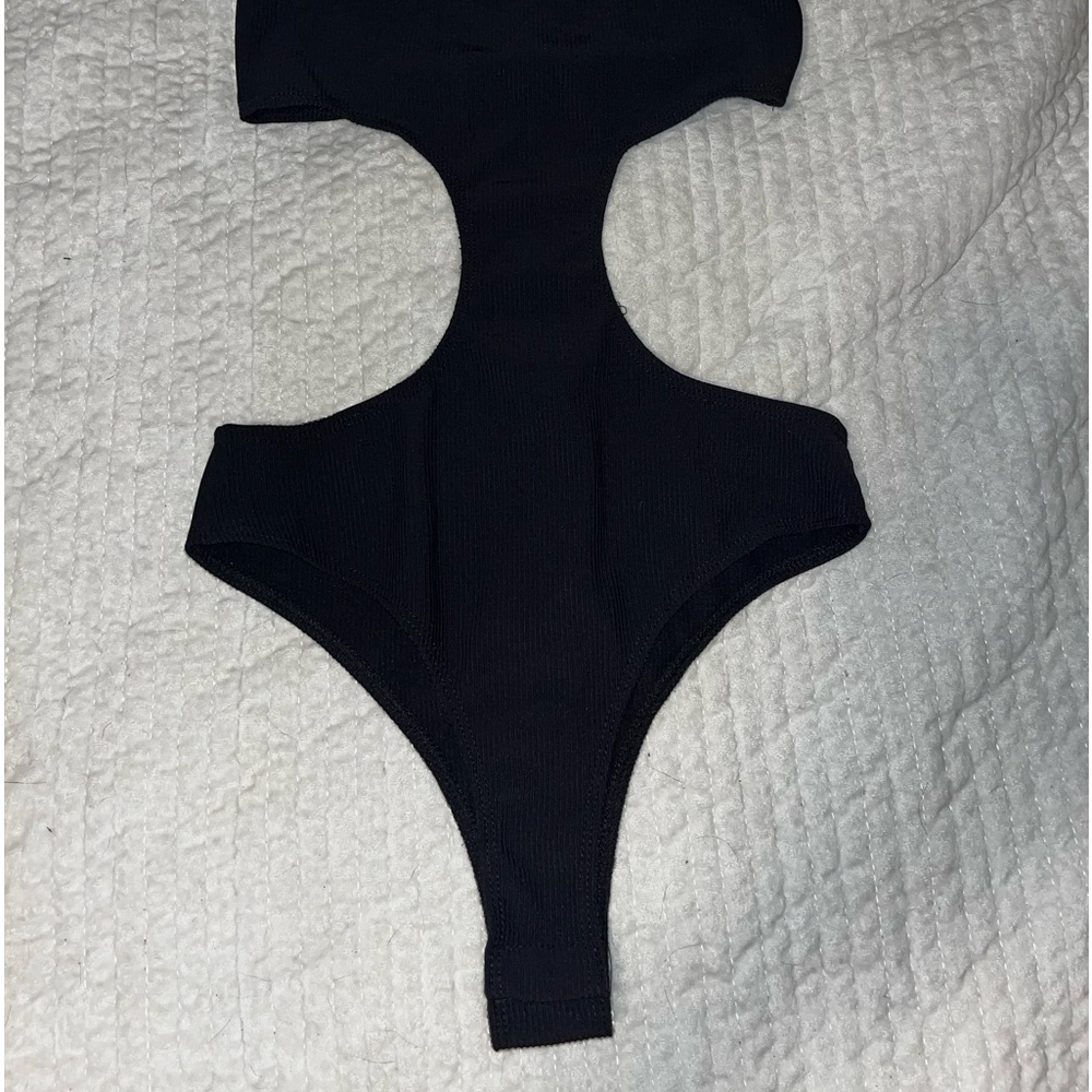 Cut out bodysuit - Picture 4 of 4
